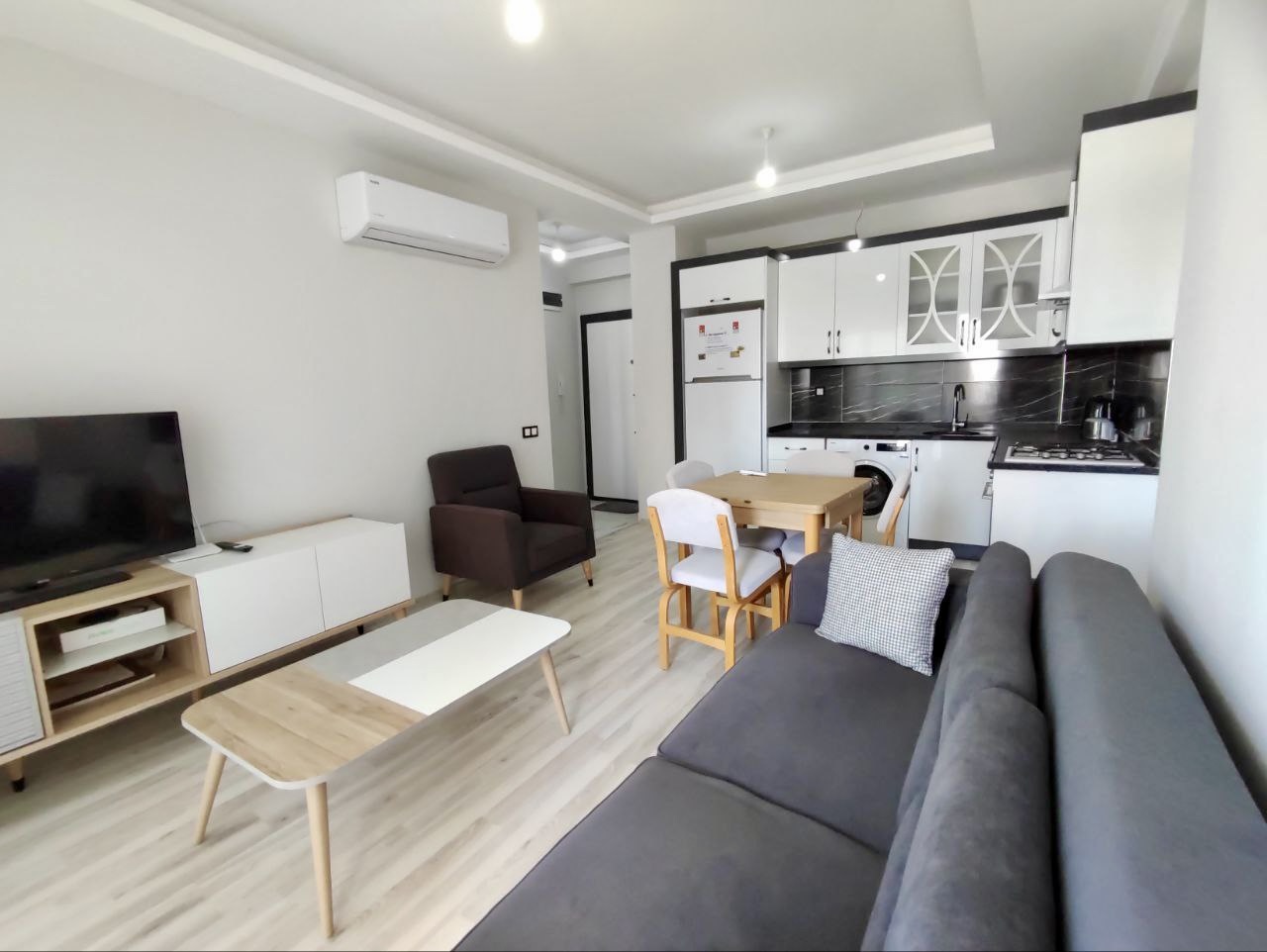 Apartment 1+1 mit Möbeln und großer Terrasse in Mersin, Arpacbakhsis - Ye536324