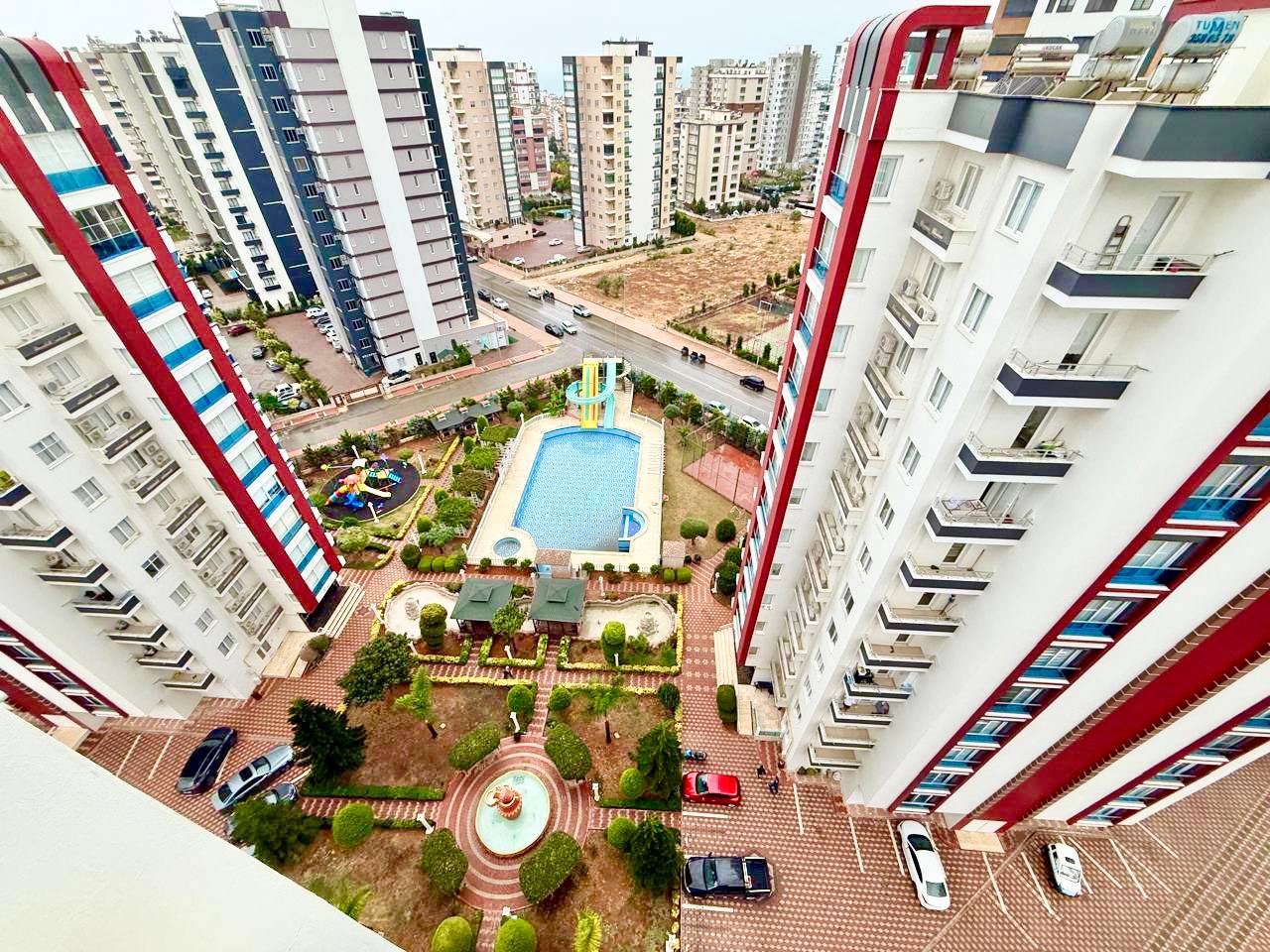 Mersin Mezitli&#39;de geniş 4+1 daire - As46753v
