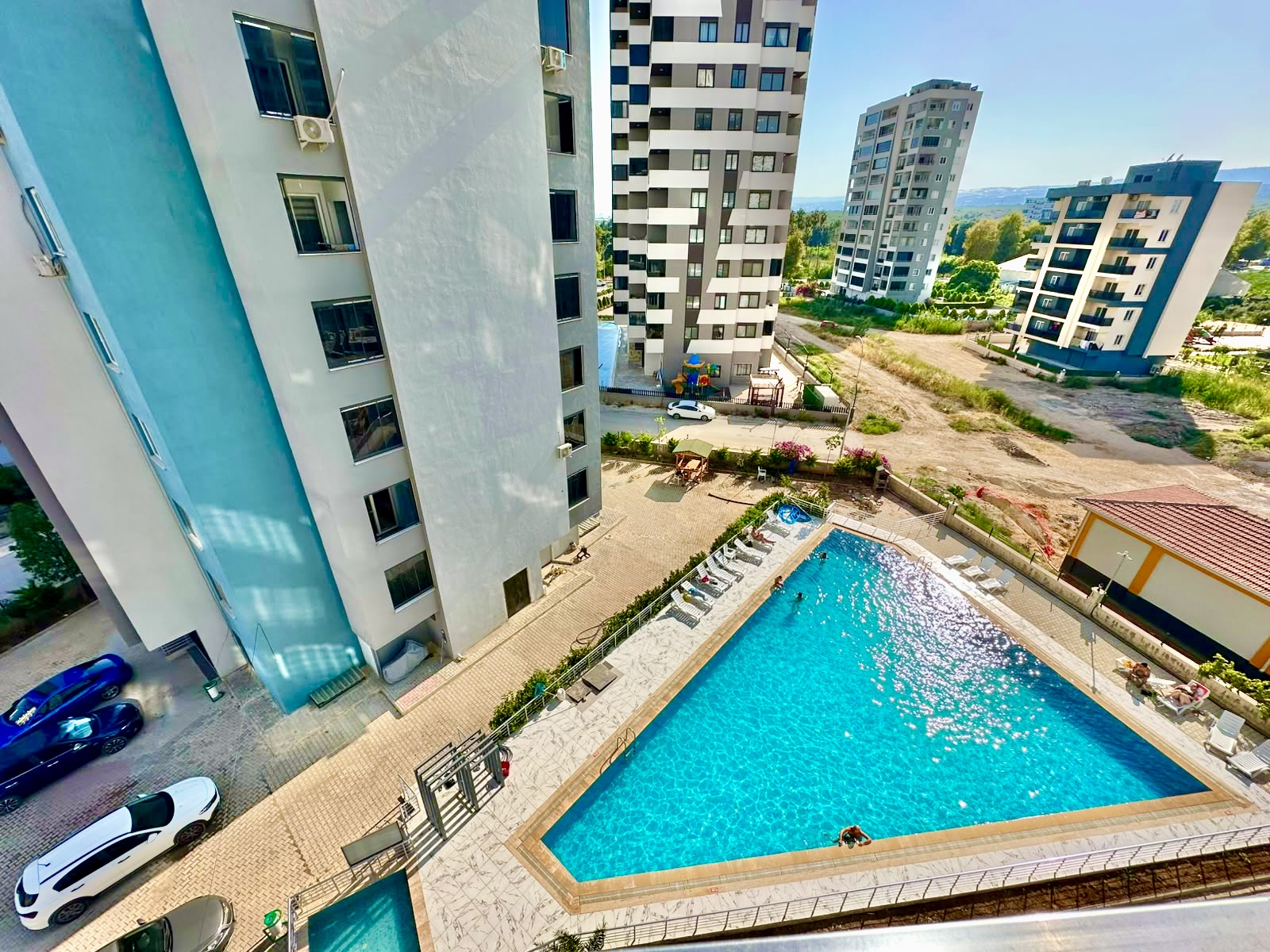 Large 1+1 apartment with a large glass terrace in Arpaçbahşış, Mersin - As57518