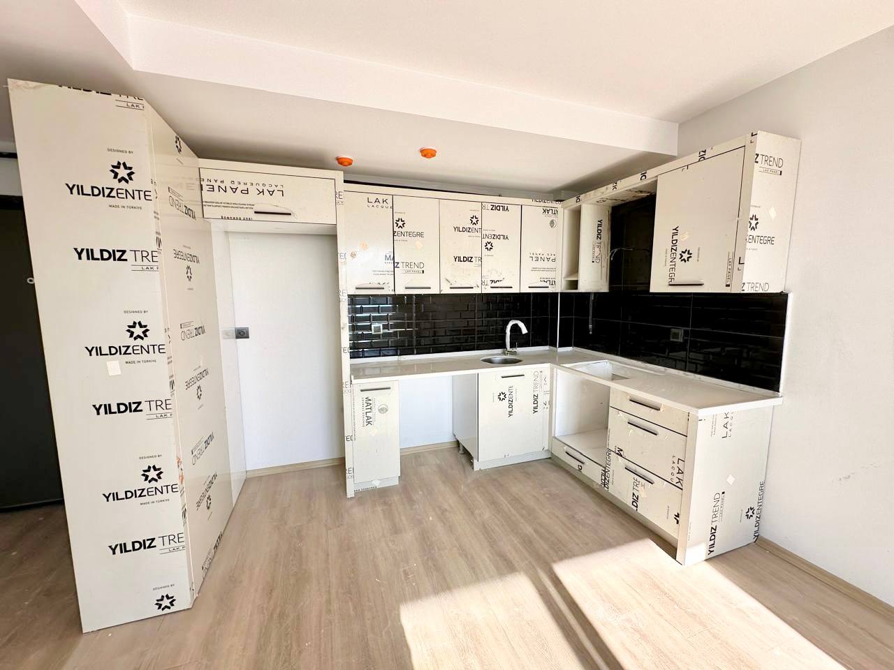 Түркия, Мерсин, Тече қаласында жаңа ғимаратта 2+1 пәтер - As66021iv