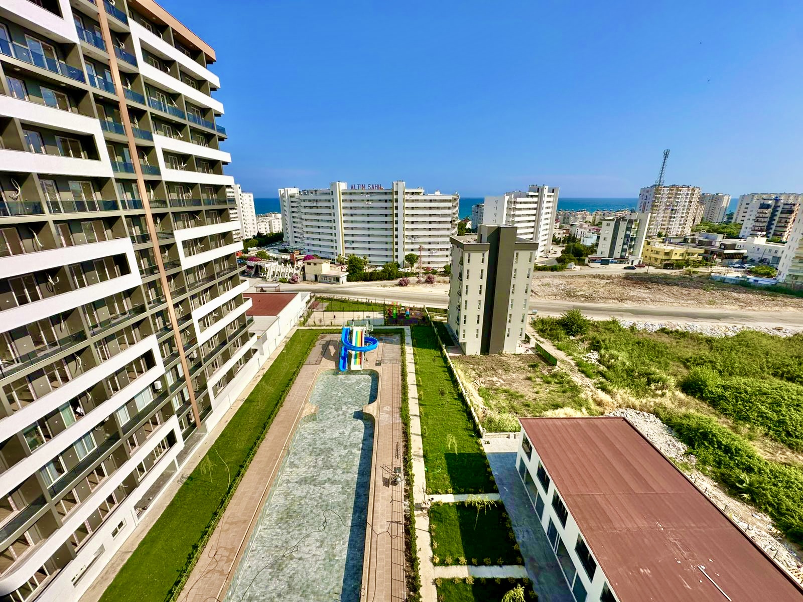1+1 apartment with a residence permit in a new complex in Tomük, Mersin - DEL11076