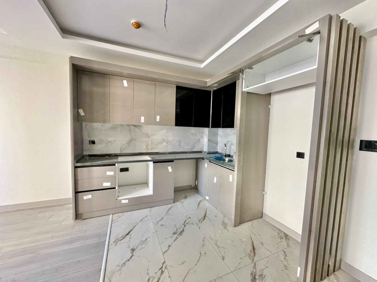 Новая квартира 1+1 у моря в Мерсине, Томюк - Ex240077