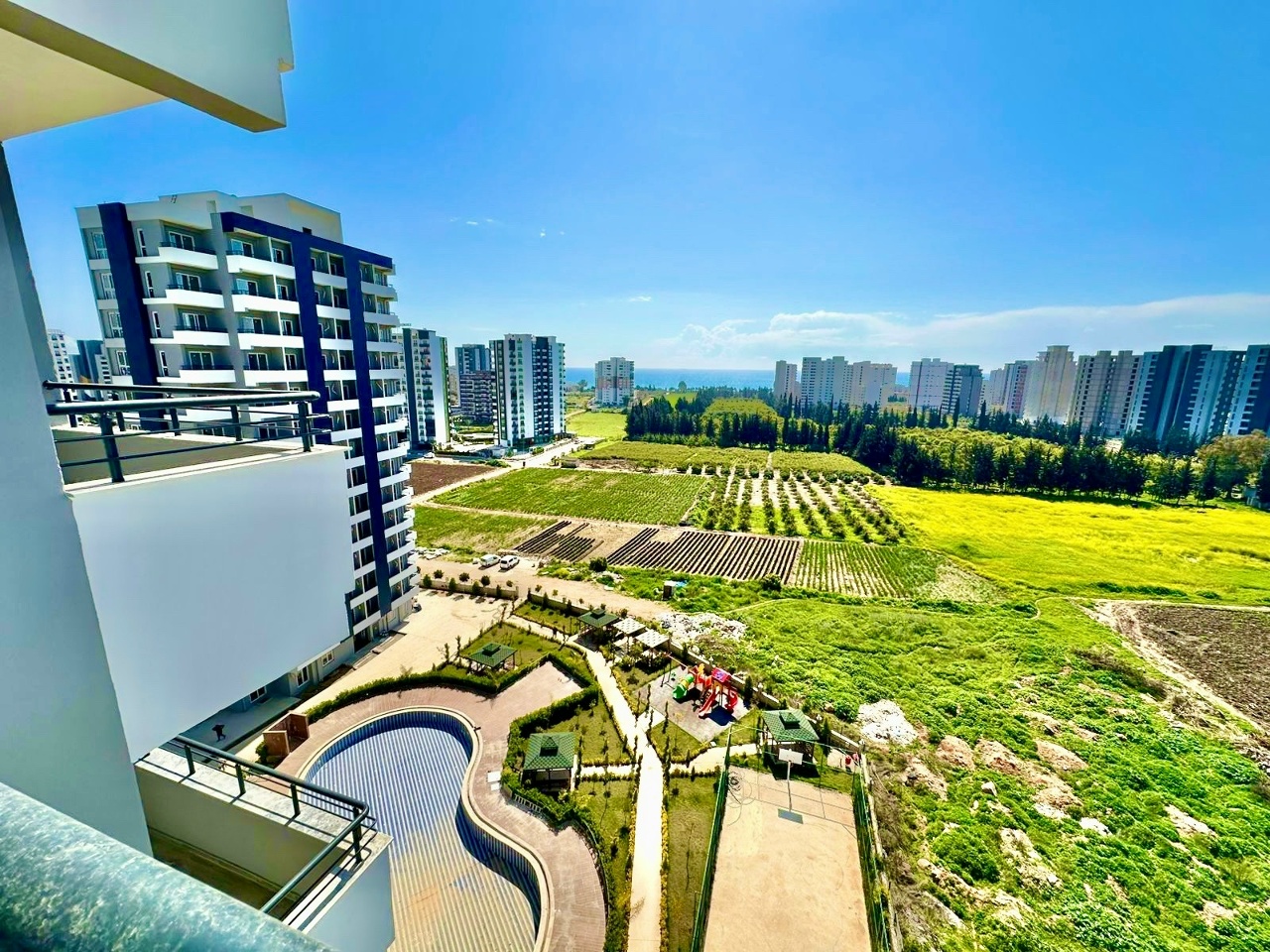 2+1 apartment in a new complex with sea view in Tece, Mersin - IBR002154