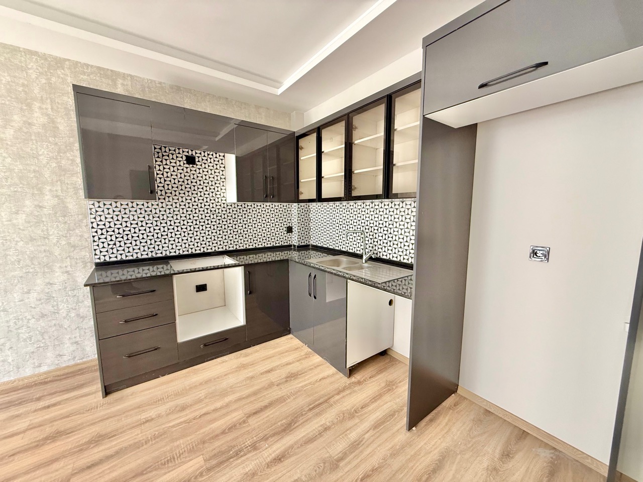 New 1+1 Apartment in Mersin, Arpaçbahşış - ZhA55435v