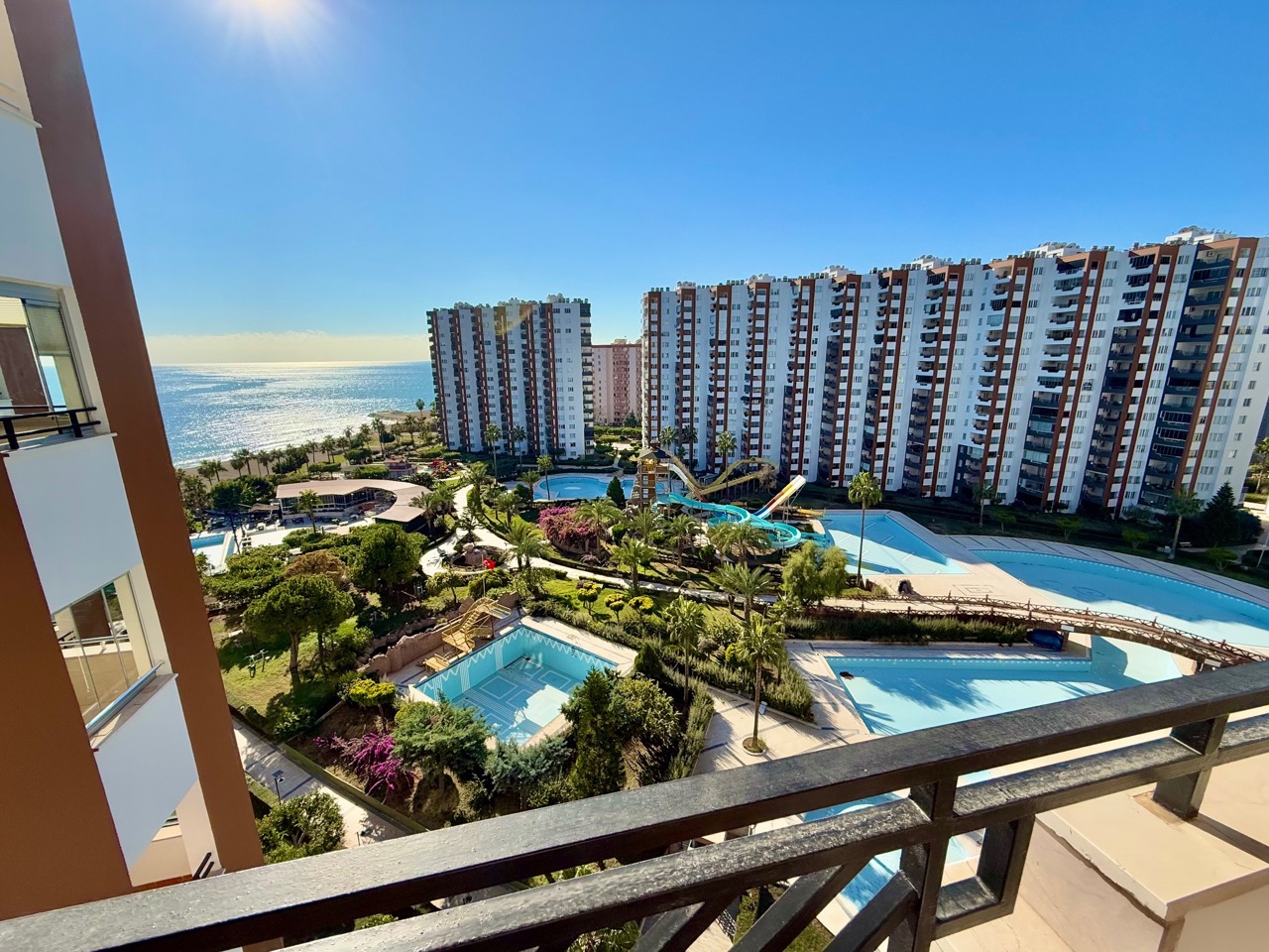 Apartment 3+1 on the first line under residence permit, Mersin - L303254v