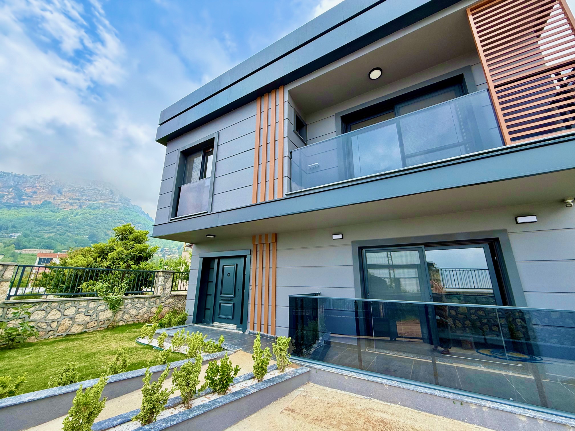 Villa in the mountains 3+1 in Yenishekhir, Mersin - ft75183