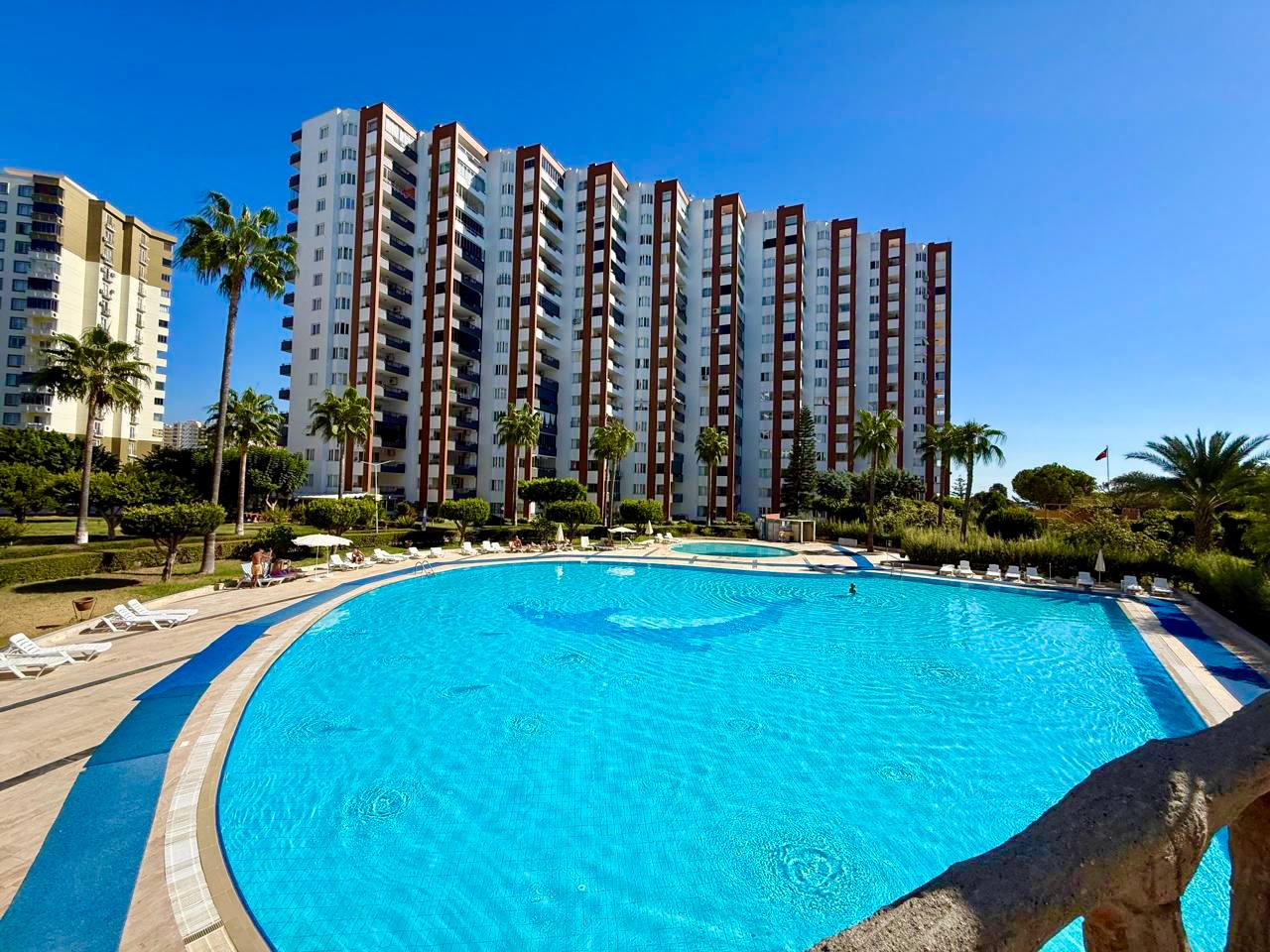 Large apartment on the first coastline, 3 + 1 in Cesmeli, Mersin - SD31215v