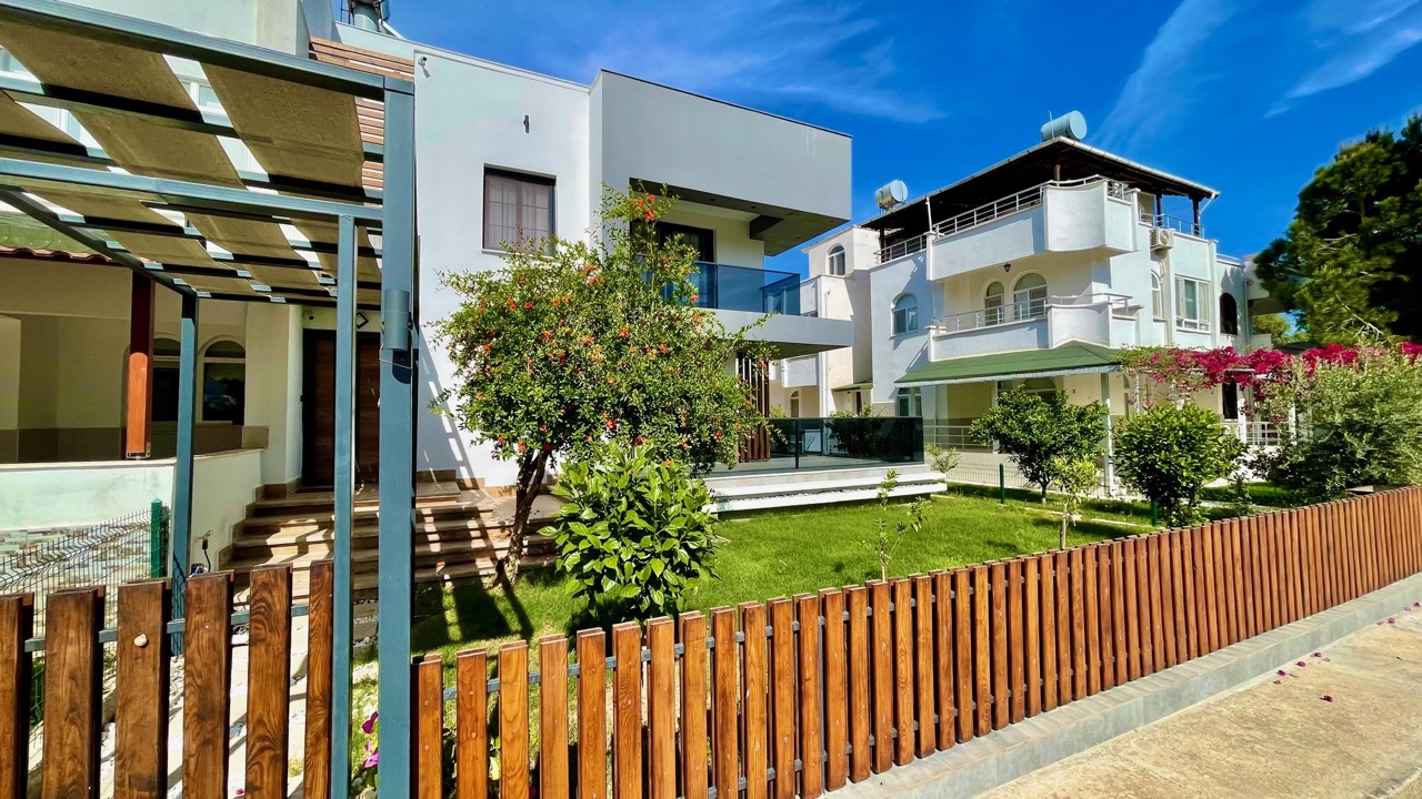 Silifke Mersin'de denize sıfır 4+1 tasarım villa - SS8528