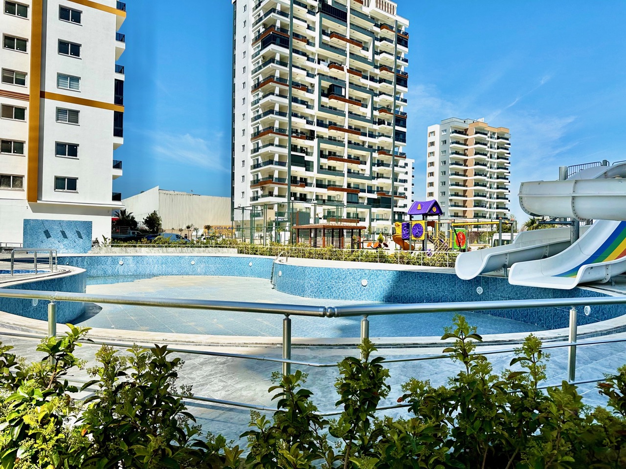 Apartment 1+1 mit separater Küche, in einem neuen Gebäude Tomyuk, Mersin - AL1515