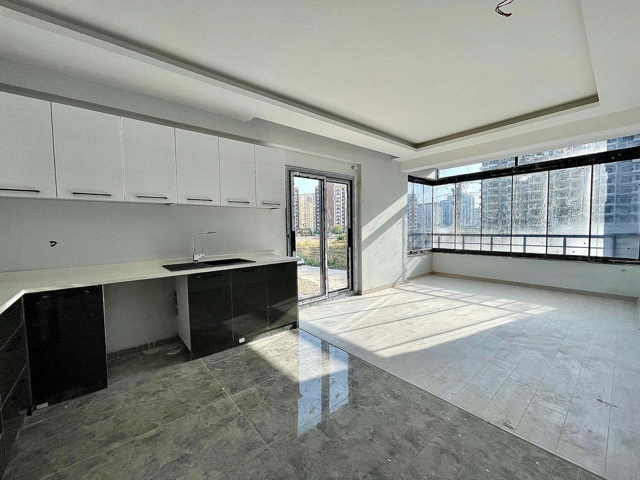 Mersin Tomyuk'ta 2+1 daire - MERAN21