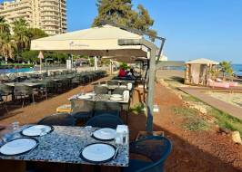 Arpaçbahşış ist ein Strandviertel in Mersin in der Nähe des Meeres. Foto 26