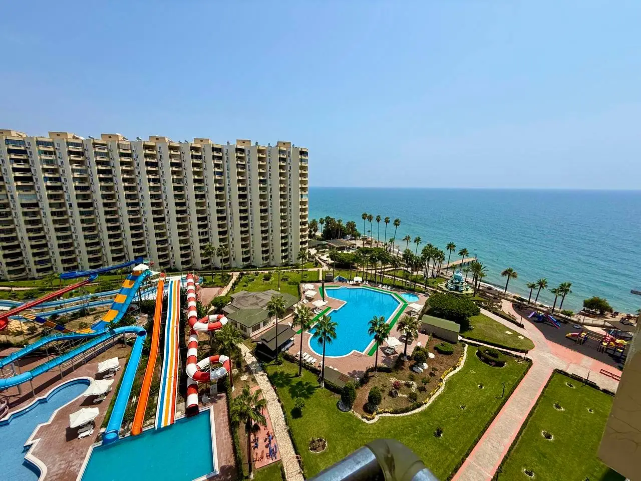 Квартира на ультра-первой линии, 3+1 с мебелью в Чешмели, Мерсин - SD311115v