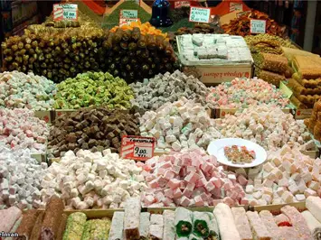 Большой выбор турецких сладостей