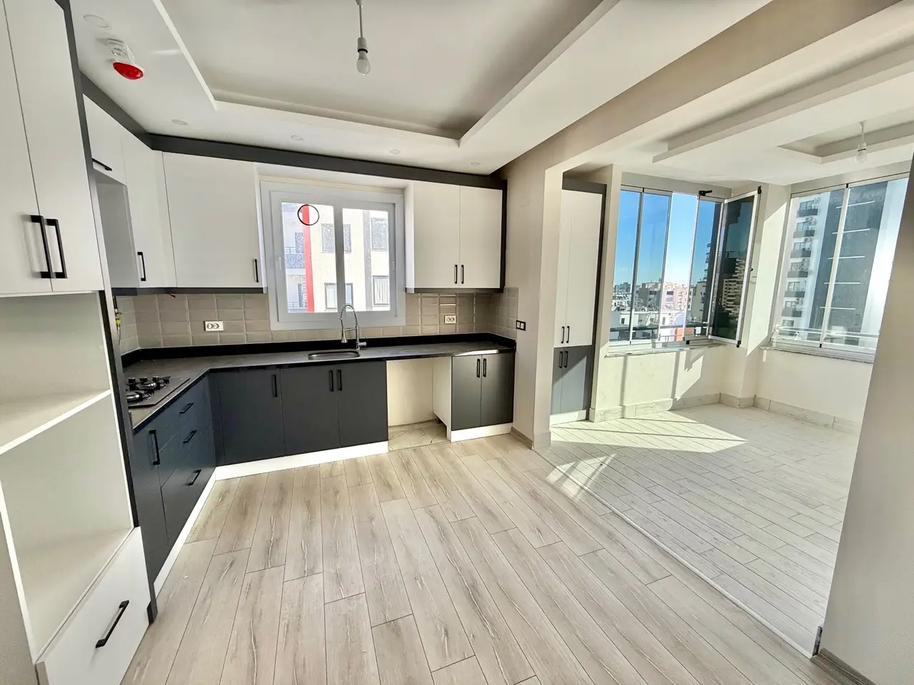 Apartment 2+1 with a separate kitchen in Mezitli, Mersin - At61982v