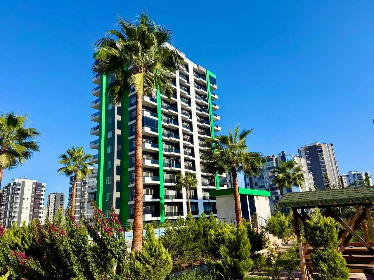 1+1 apartment in a new complex with a swimming pool Mersin, Mezitli - Lu46451v