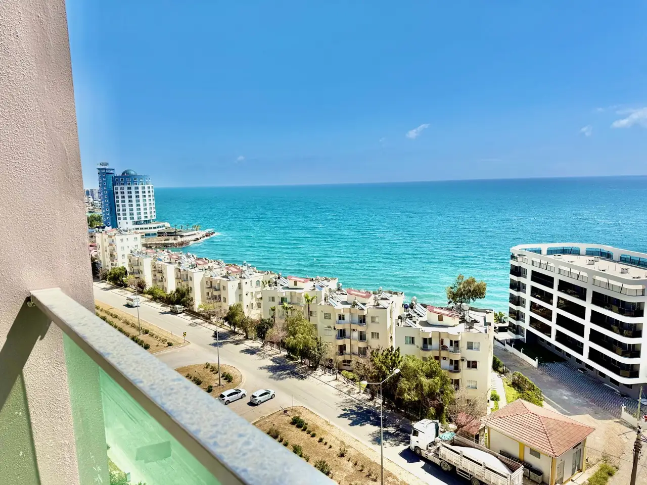 1+1 Apartment with furniture on the first coastline Ayash, Mersin - Ft75162v