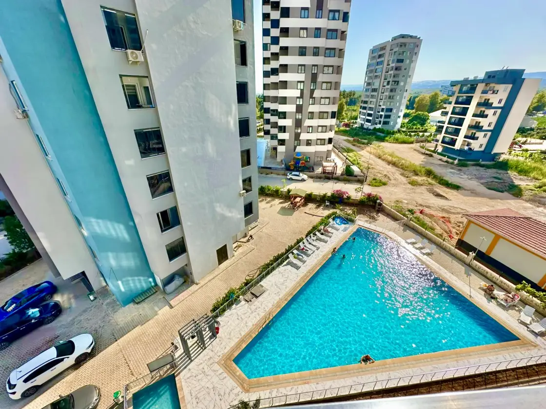 Large 1+1 apartment with a large glass terrace in Arpaçbahşış, Mersin - As57518