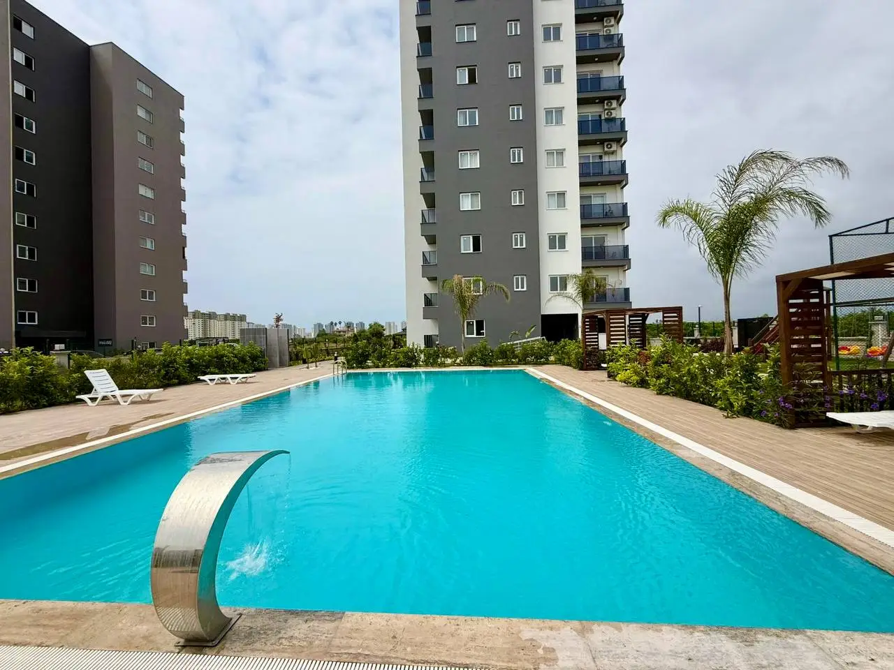 Möblierte 1+1 Wohnung in Cesmeli, Mersin - Lu11213v 