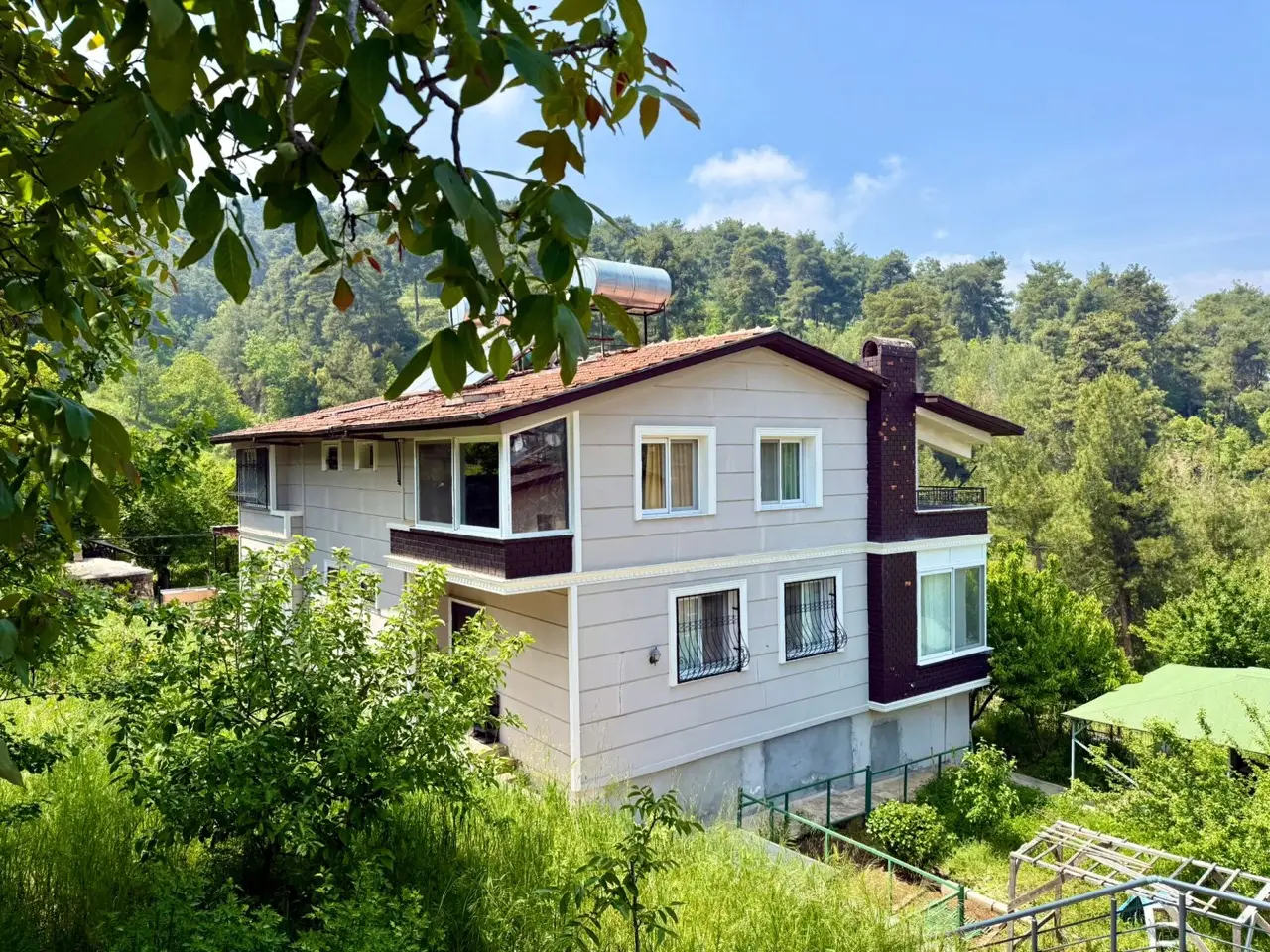Villa 3+1 in the Mersin mountains among a coniferous forest - Ft75186v