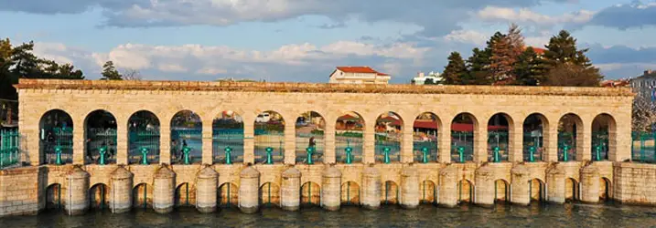 Гістарычныя помнікі Мост Коня